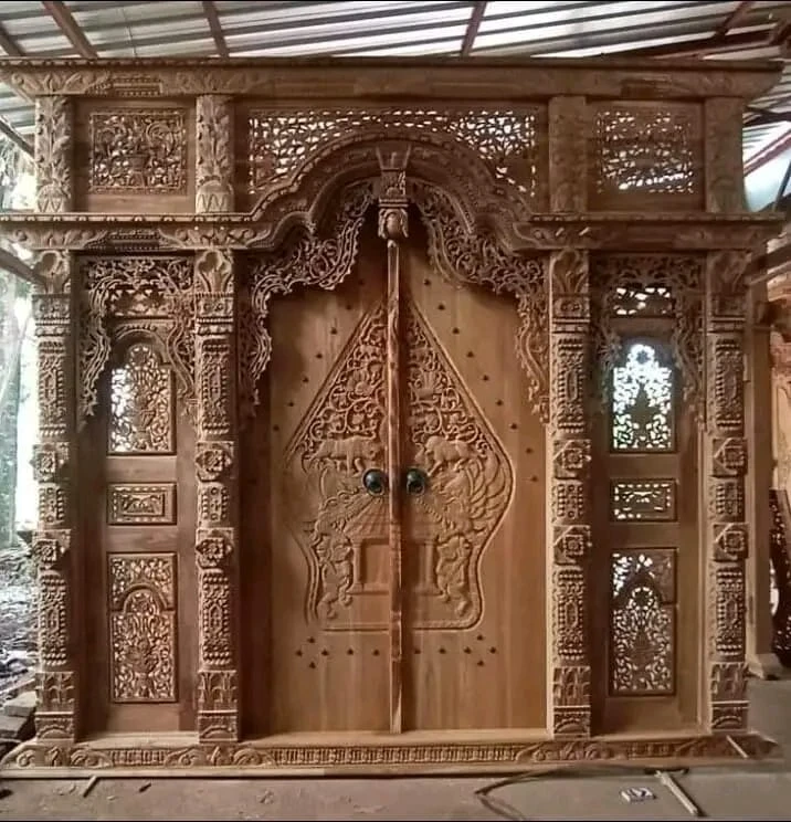 Gebyok Ukir Jati Jepara – Motif Wayang Rumah Joglo Semarang